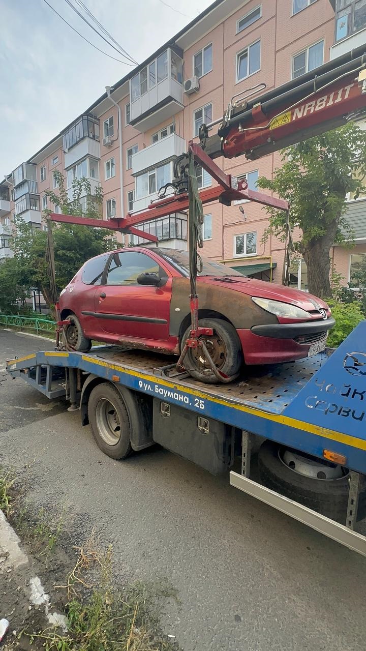 Эвакуировано брошенное транспортное средство Эвакуировано брошенное транспортное средство